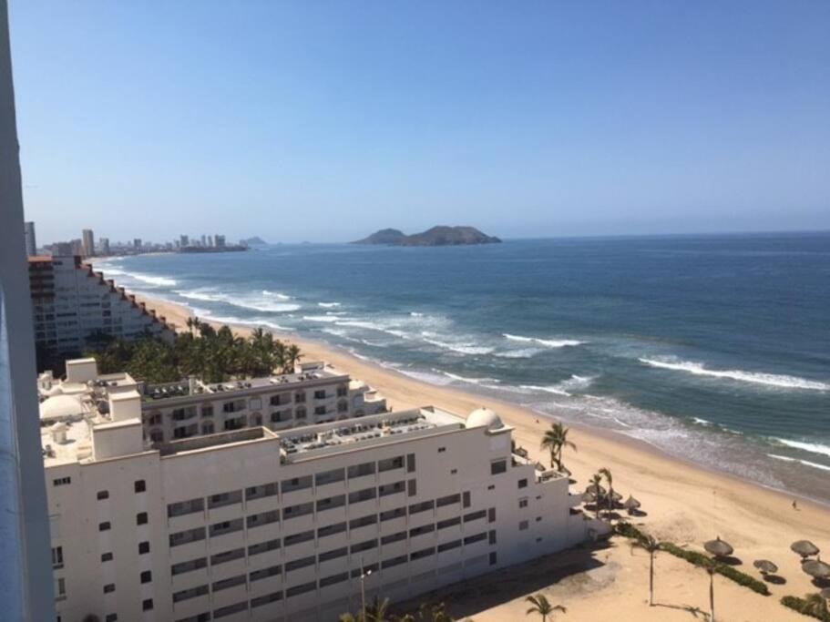 Beautiful 3 Bedroom, Fully Furnished, On The Beach マサトラン エクステリア 写真