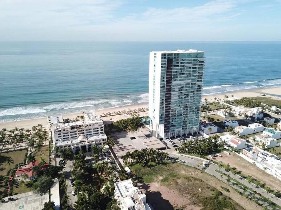 Beautiful 3 Bedroom, Fully Furnished, On The Beach マサトラン エクステリア 写真