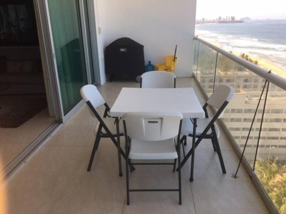 Beautiful 3 Bedroom, Fully Furnished, On The Beach マサトラン エクステリア 写真